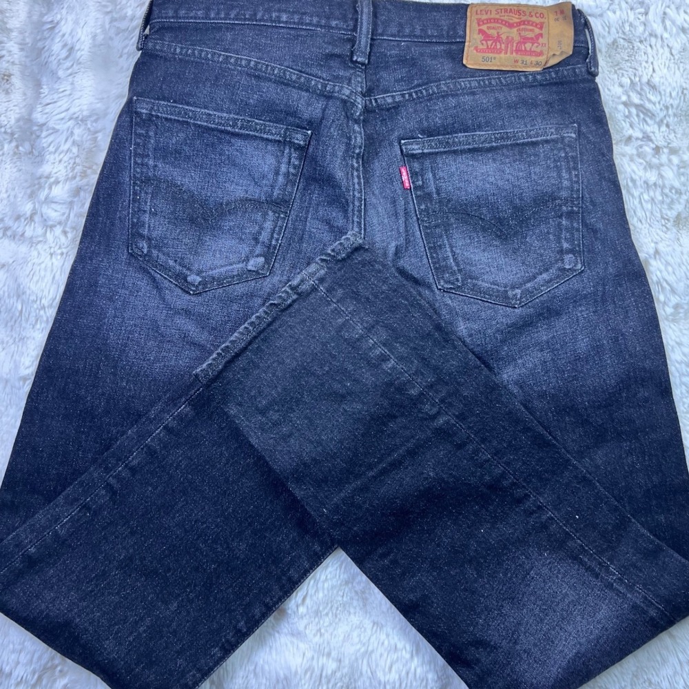Levis 501 Original Fit Jeans Mens 31x30 Faded Black Straight Leg. A33
